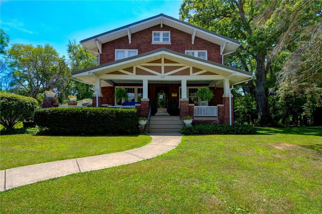 Sold 625 W Main Street Mt Zion Il 62549 4 Beds 2 Full Baths 1 Half Bath 157500