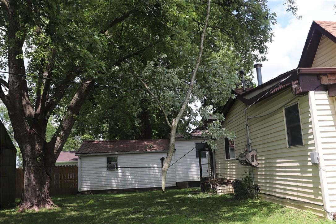 Sold 133 S Cowden Street, Cowden, IL 62422 4 Beds / 1 Full Bath