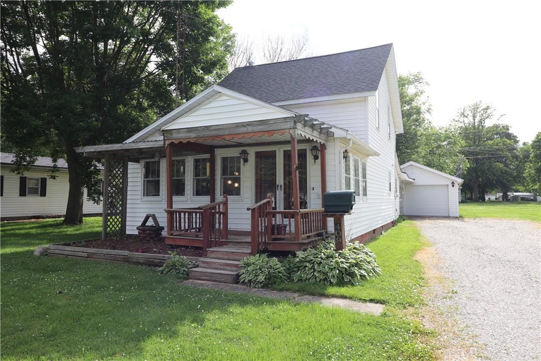 409 N Shelby Street, Moweaqua, IL 62550