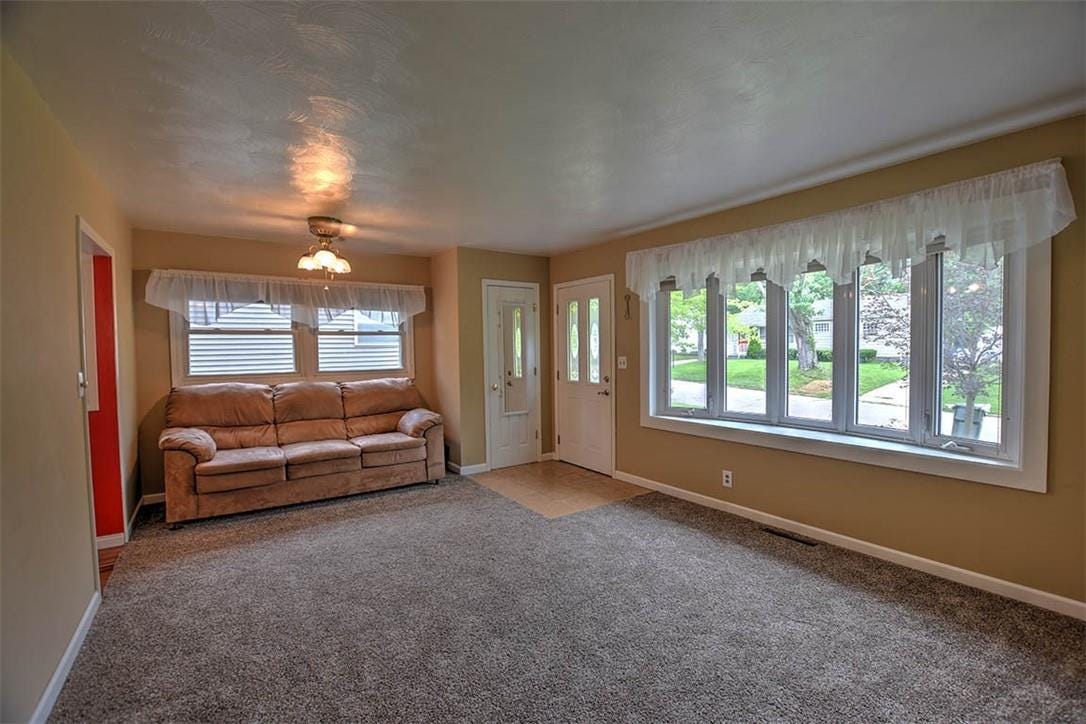 Sold 31 E Imboden Drive, Decatur, IL 62521 3 Beds / 2 Full Baths 74,500