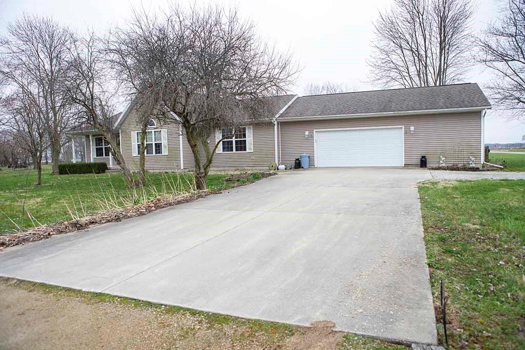 Sold 309 Madison Street, Shumway, IL 62461 3 Beds / 2 Full Baths
