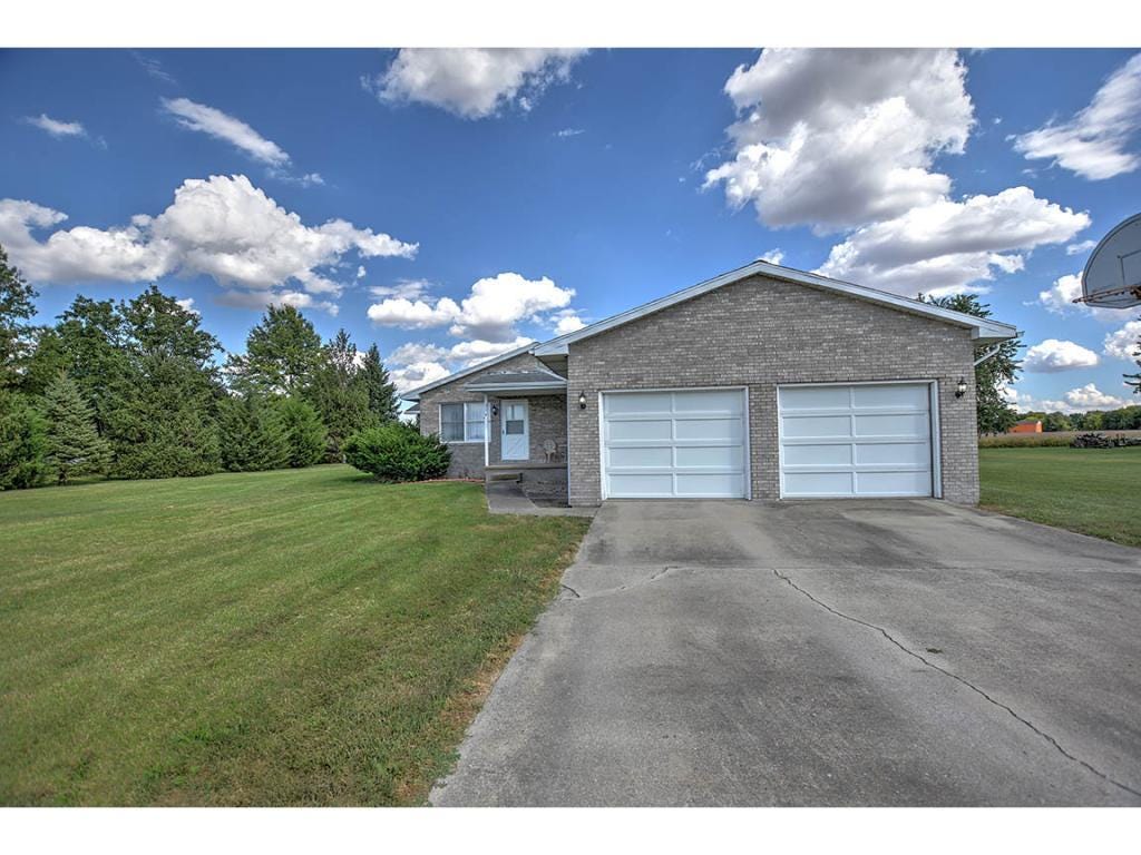 Sold 310 Westside Drive, Cerro Gordo, IL 61818 3 Beds / 2 Full Baths