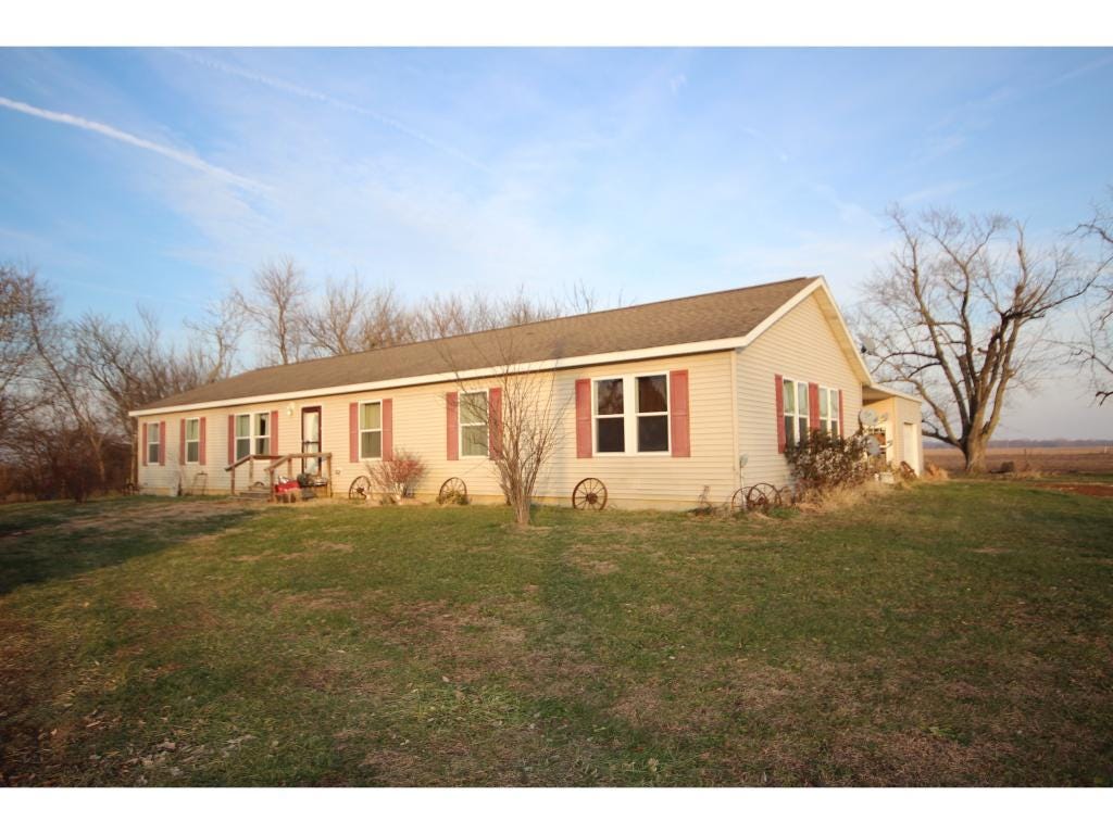 1135 E 1700 Road, Tower Hill, IL 62571