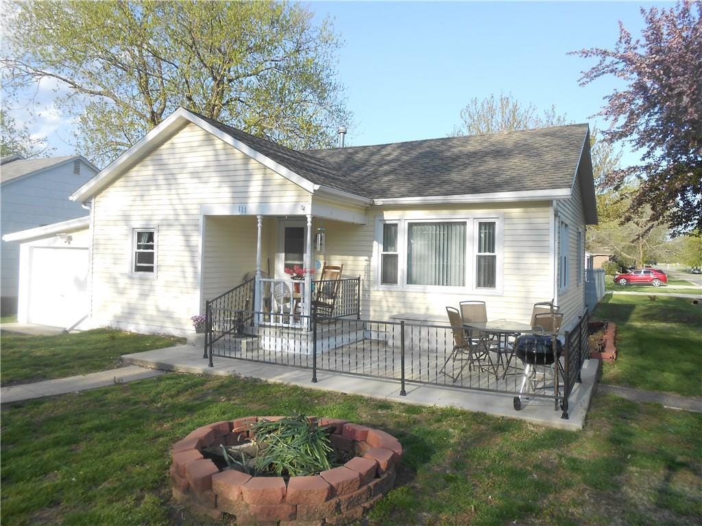 Sold 111 S Bond Street, Altamont, IL 62411 3 Beds / 1 Full Bath