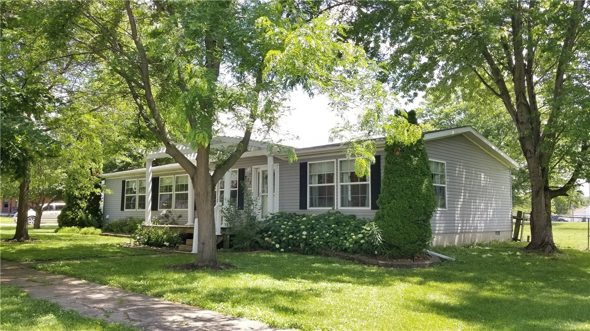 211 S Cedar Street, Stewardson, IL 62463