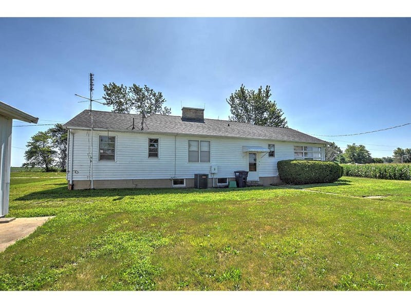 9249 Route 128, Dalton City, IL 61925