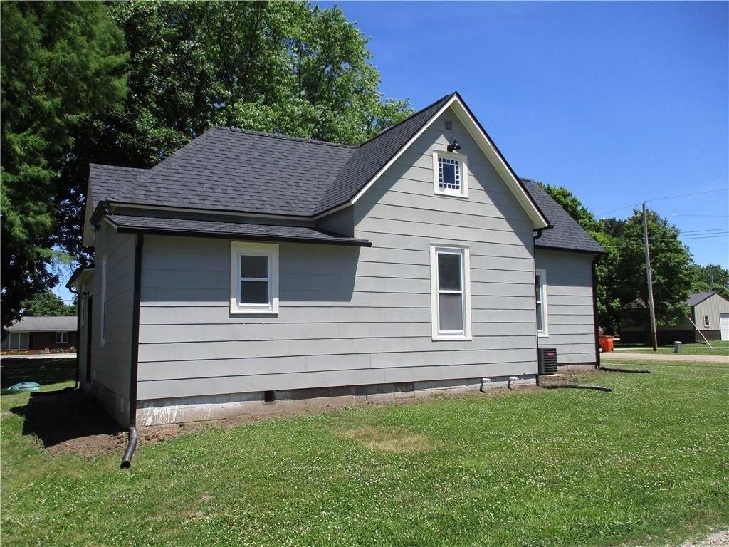 Sold 101 W South 3rd Street, Strasburg, IL 62465 2 Beds / 1 Full