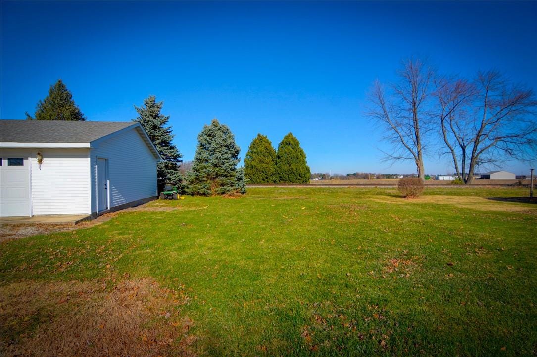 8 Warren Court, Warrensburg, IL 62573