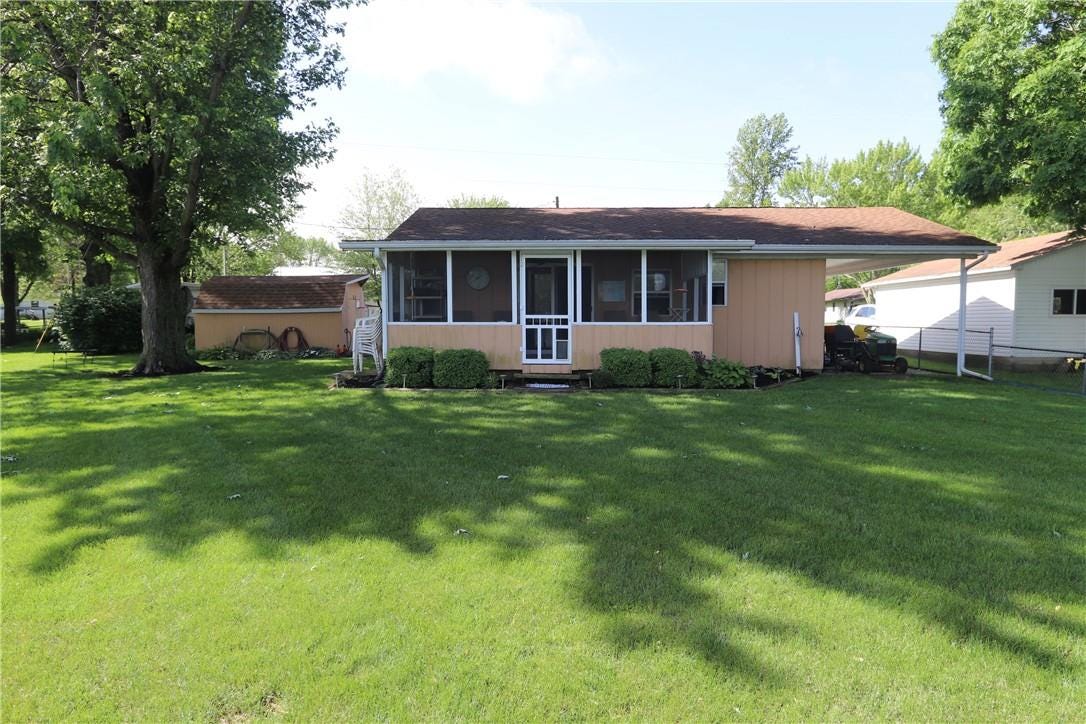 Sold 886 N 3585 East Road, Neoga, IL 62447 2 Beds / 1 Full Bath