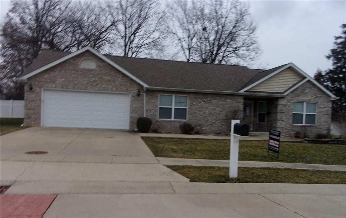 Sold: 380 N Scovill Court Decatur IL 62522 3 Beds / 2 Full Baths
