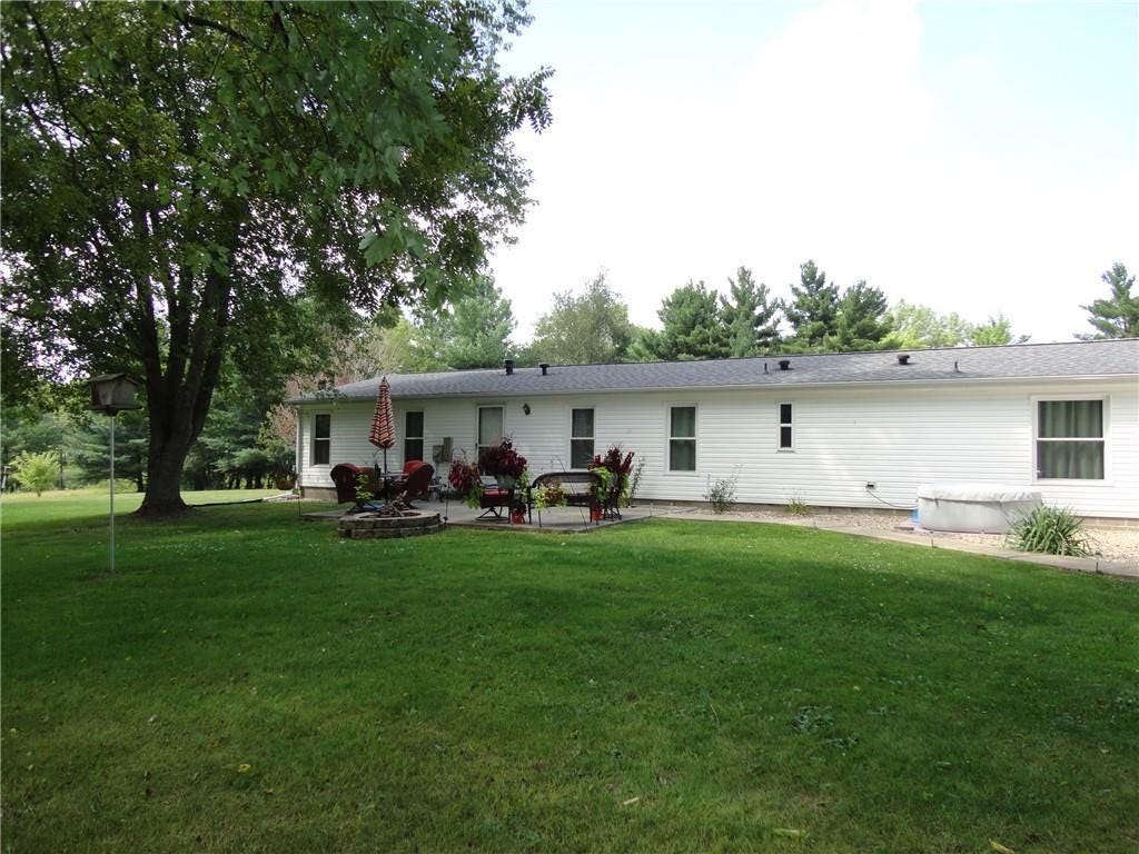 2498 E 1500 North Road, Windsor, IL 61957