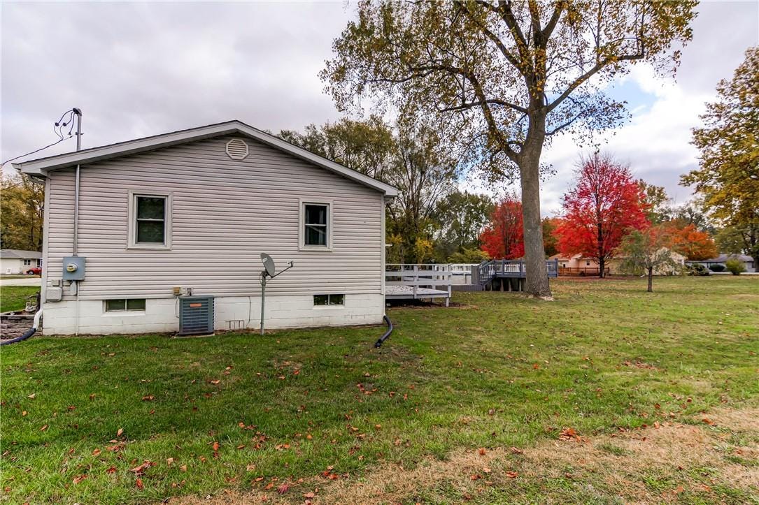 Sold 49 Corman Court, Decatur, IL 62521 2 Beds / 1 Full Bath 107,500