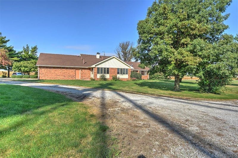 Sold 390 S North Street, Argenta, IL 62501 3 Beds / 3 Full Baths