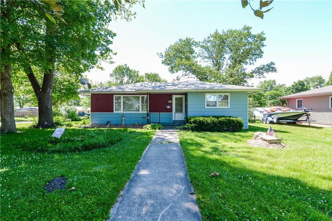 Sold 385 E Broadway Street, Argenta, IL 62501 3 Beds / 1 Full Bath